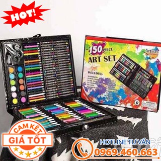 Bộ Bút Màu 150 món cho bé tập vẽ. Có bút chì màu, màu sáp, màu nước, cọ, tẩy và nhiều dụng cụ vẽ khác.