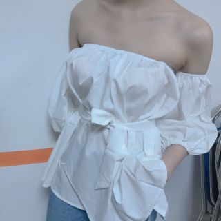 Áo trễ vai kèm dây buộc