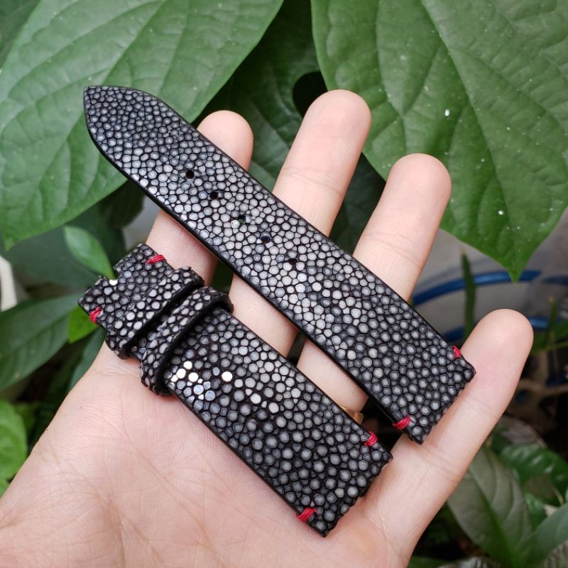 Dây đồng hồ handmade da cá đuối đen kèm khóa, tool thay dây