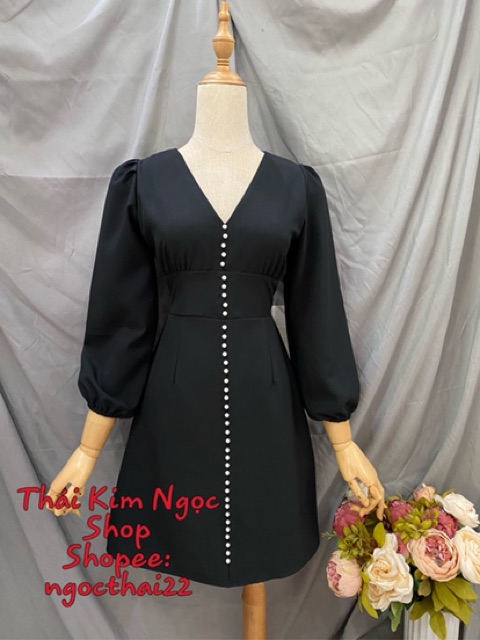 Đầm trắng xoè cổ V đính chuổi 2 màu