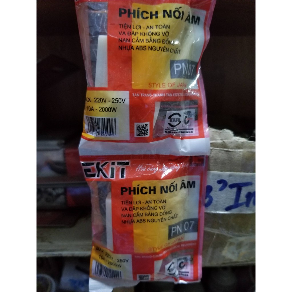Phích nối âm Ekit - Ominsu chịu tải cao
