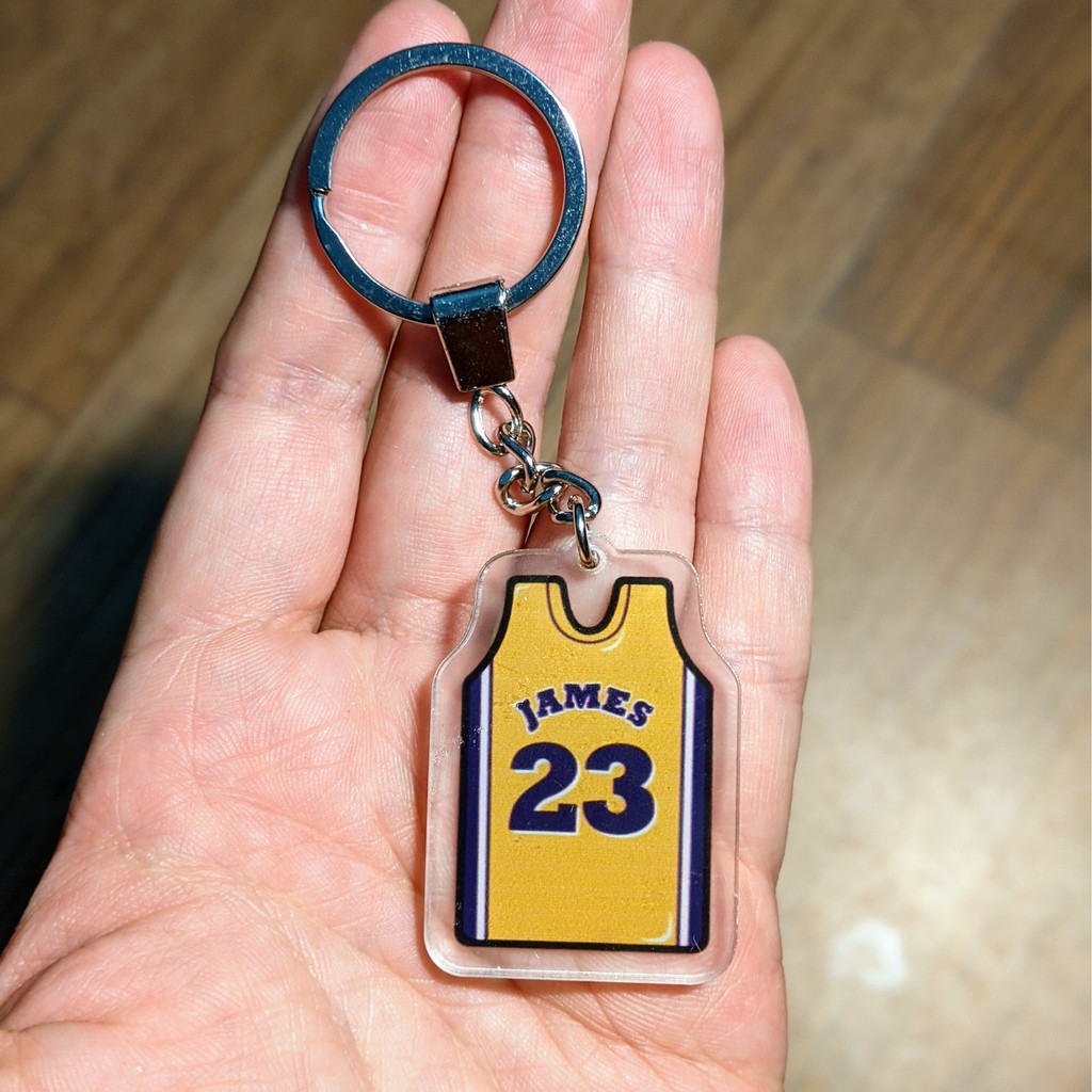 Móc đeo chìa khóa áo thi đấu các ngôi sao NBA ( 4.7 x 3.3 cm)