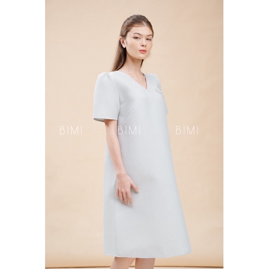 ĐẦM CỔ V KEM TAG NƠ - BIMI