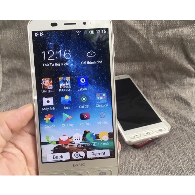 Điện thoại Sharp BASIO 2 SHV36 chơi game giá tốt