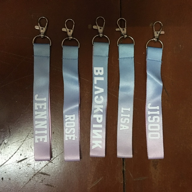 Móc đeo chìa khoá BTS và Blackpink