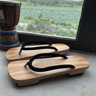 Geta nam phong cách Nhật Bản
