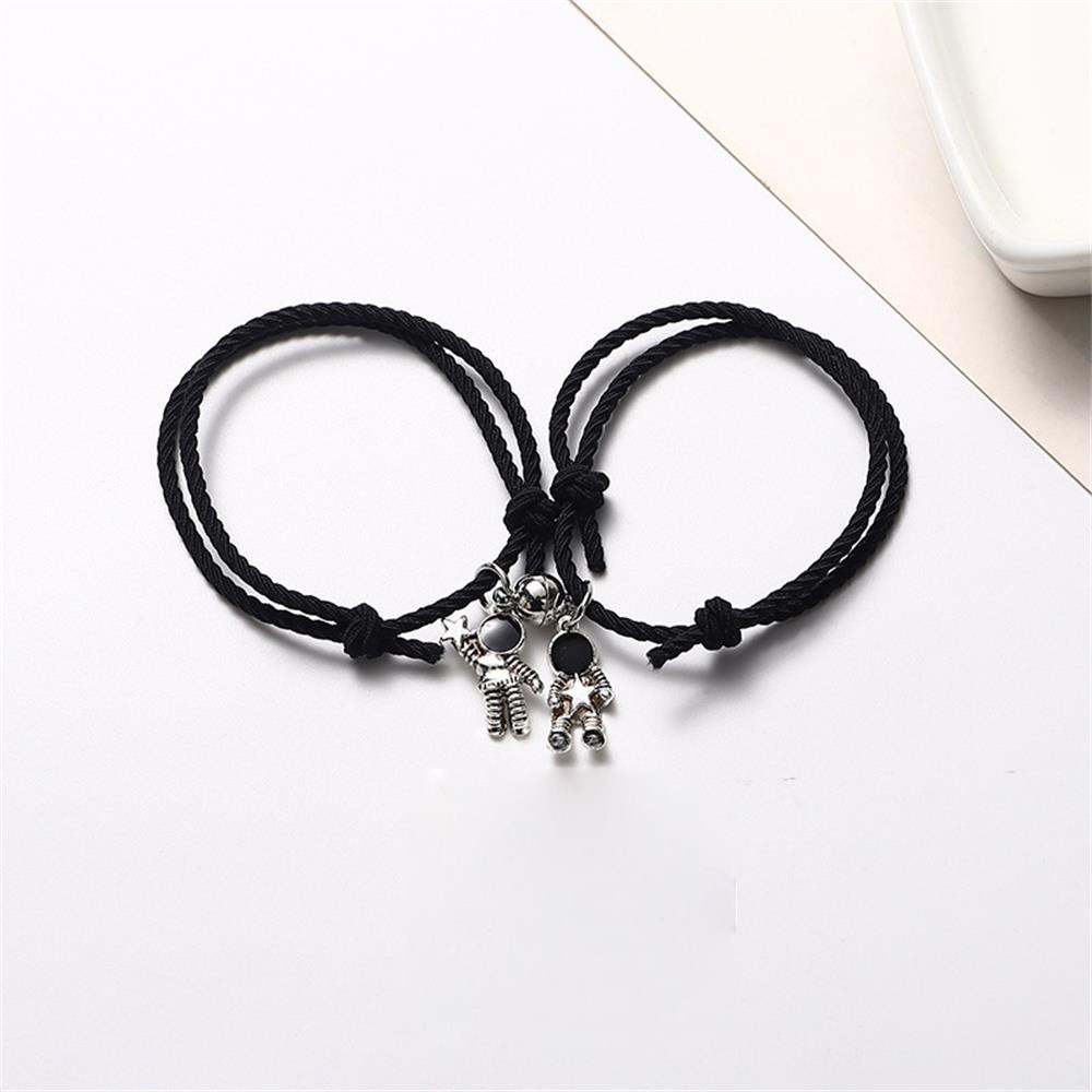 2 vòng tay nam châm họa tiết phi hành gia xinh xắn dành cho nam và nữ