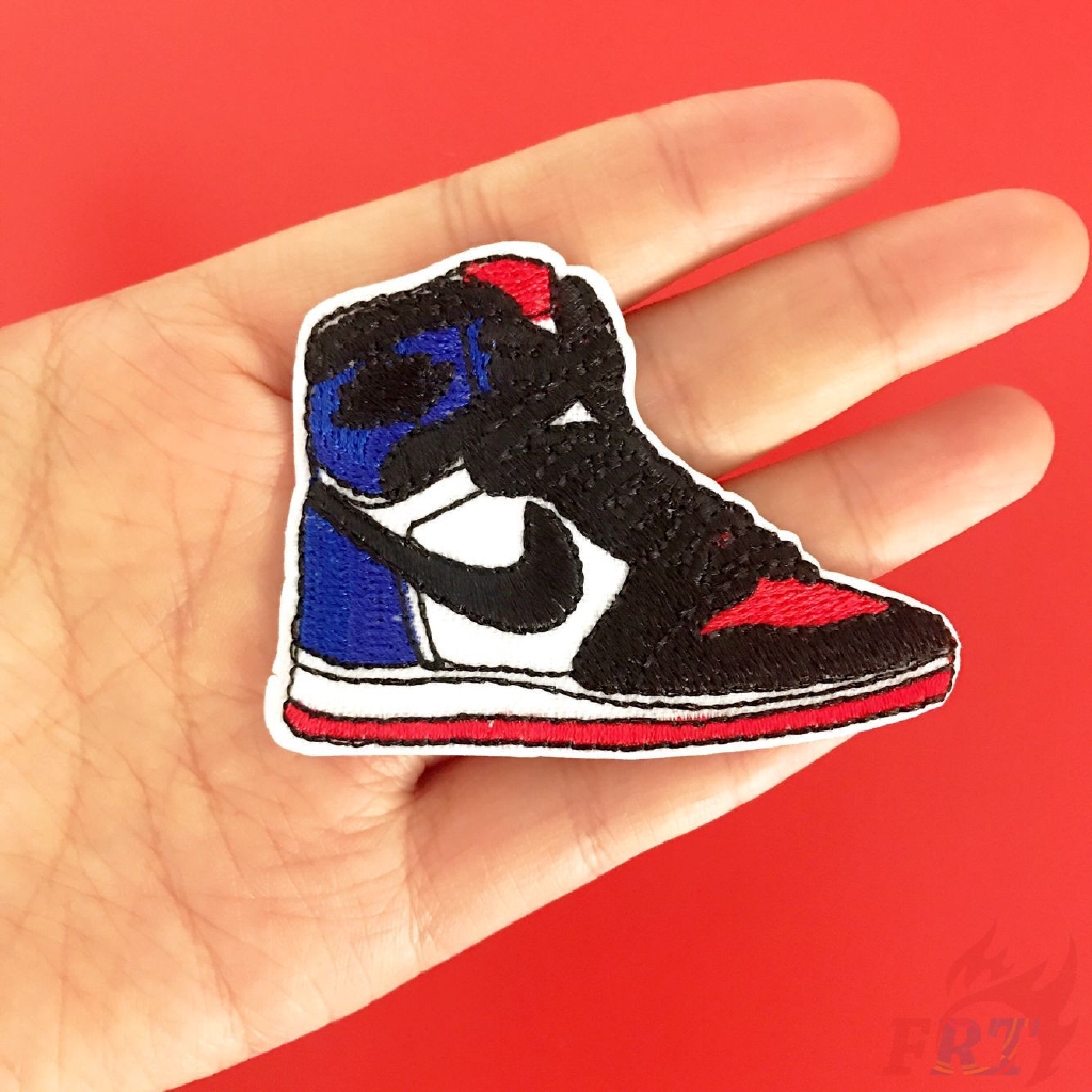 Miếng vớ thêu/ủi thủ công trang trí hình giày sneaker in logo thương hiệu thời trang 1.4