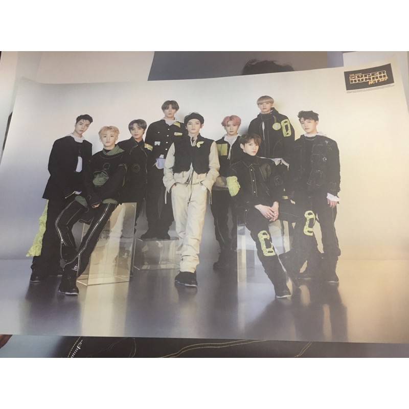 kpop offical poster kèm ống đựng.