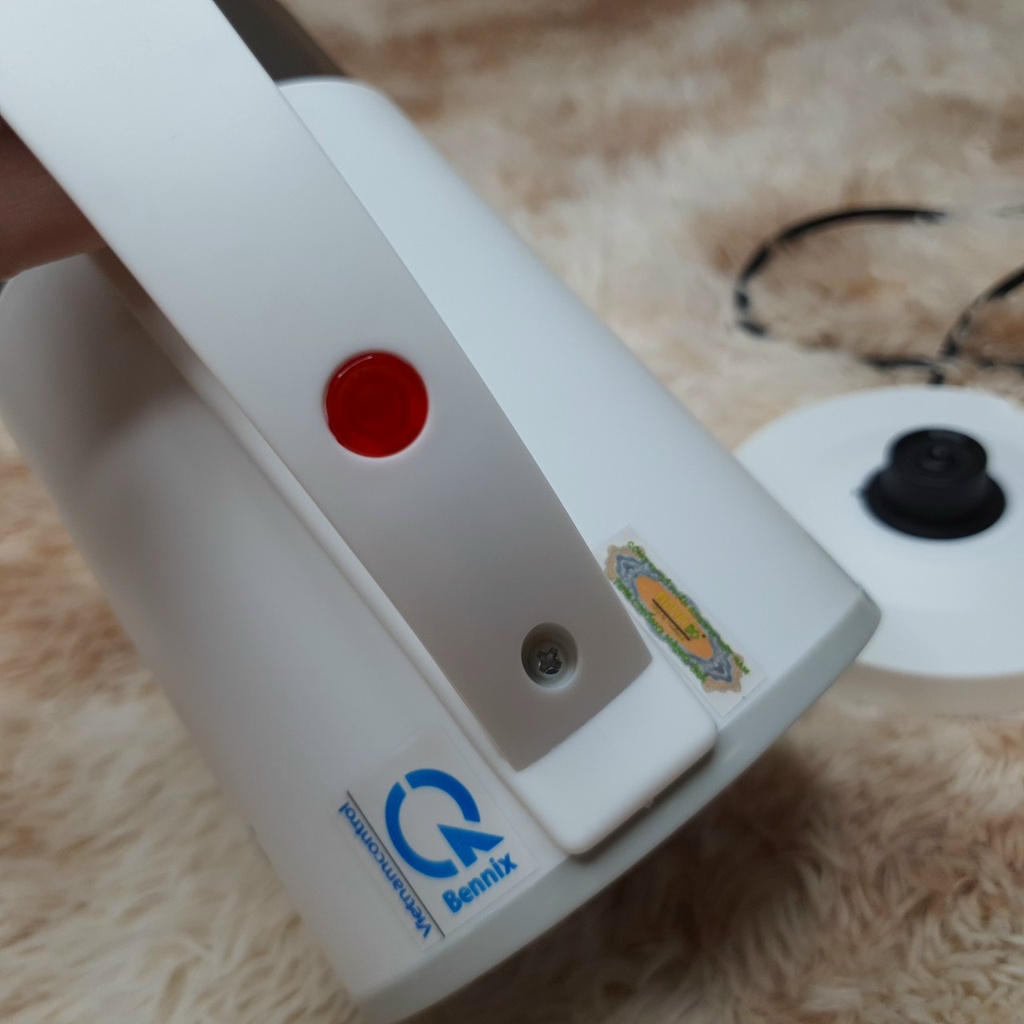 Ấm đun siêu tốc mini dành cho dân văn phòng Benix 0.8 lít 950W