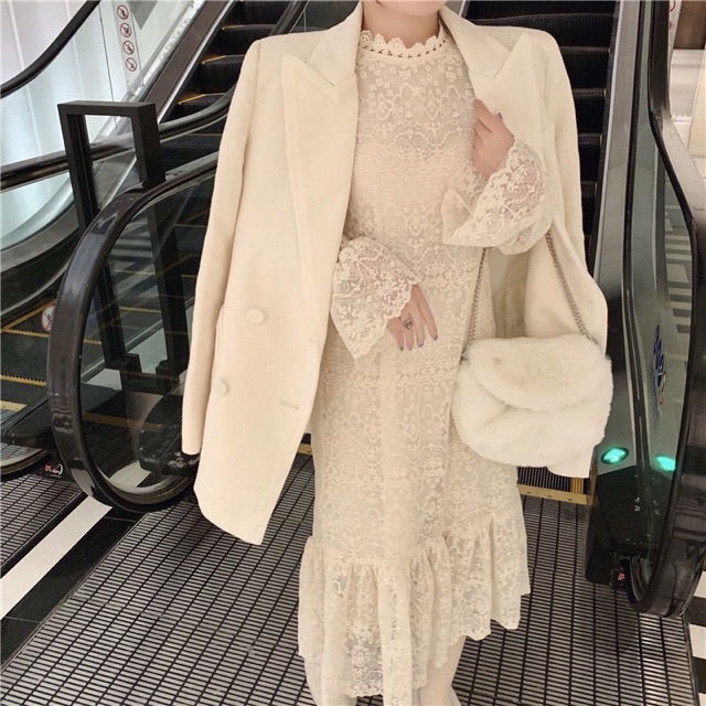 Váy ren đuôi cá dài