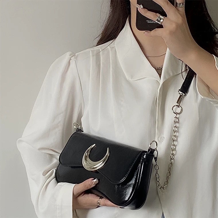 Niche Túi Xách Đeo Dưới Cánh Tay Màu Đen Khóa Mặt Trăng Cảm Giác Cao Cấp Thời Trang Phong Cách Mới Cho Nữ