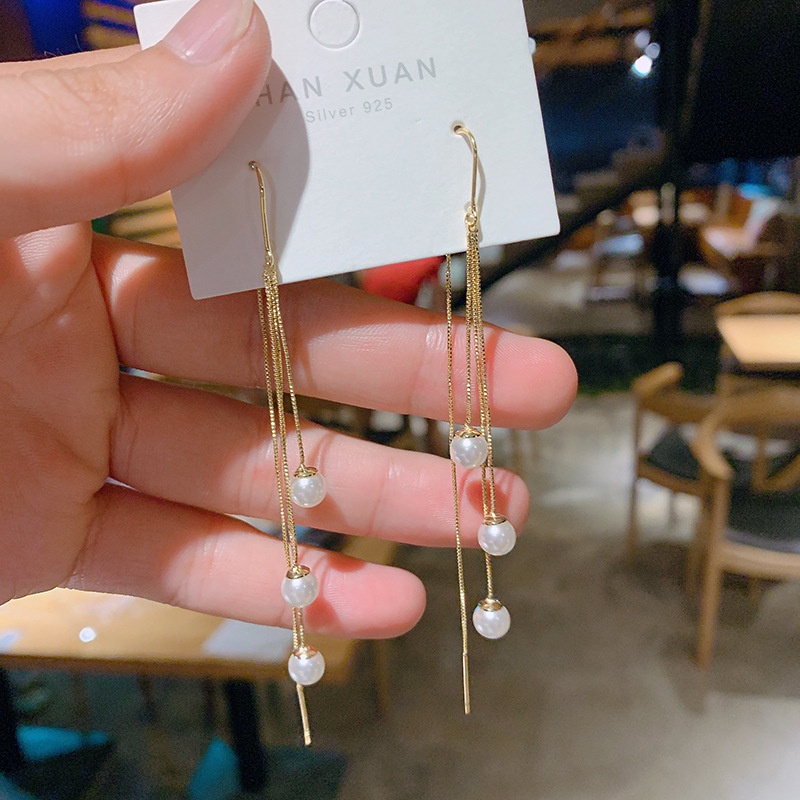 Khuyên tai dáng dài phối tua rua màu bạc thời trang