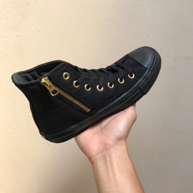 SIZE 36,5 - giày vải đen full, mẫu limitéd có khoá kéo duy nhất 01 đôi