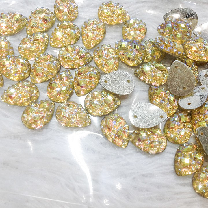 Hạt đá 3D kết áo hình giọt nước vàng lấp lánh size 1.4cm