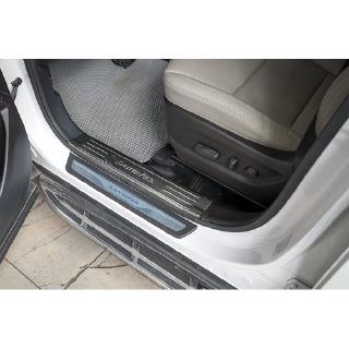 Bộ ốp 4 miếng bậc cửa trong hyundai santafe 2013 tới 2018