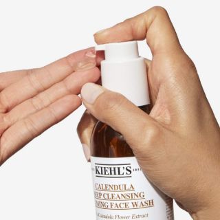 SỮA RỬA MẶT 230ml HOA CÚC