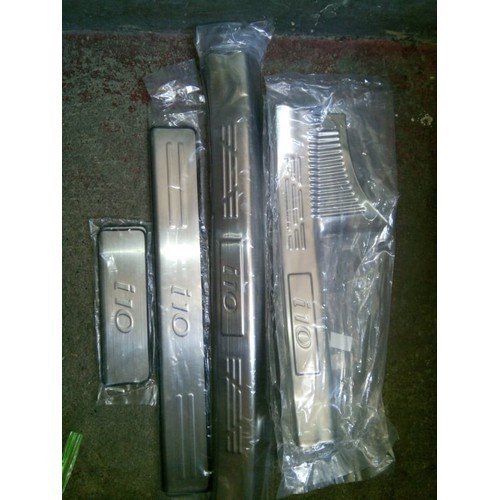 Ốp bậc cửa bên trong xe Hyundai I10 ,nẹp bước chân bên trong inox