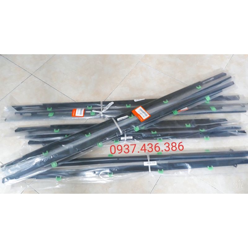 Nẹp chân kính honda crv 2007-2017, có mạ crom màu trắng