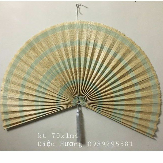 Quạt Trang Trí Treo Tường Làm Bằng Nan Tre