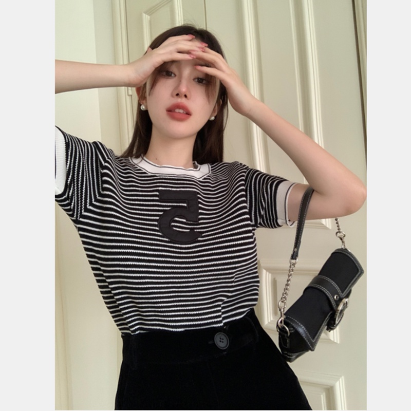 Áo Dệt Kim Ngắn Tay Cổ Tròn Ôm Dáng Họa Tiết Kẻ Sọc Màu Sắc Tương Phản Trẻ Trung