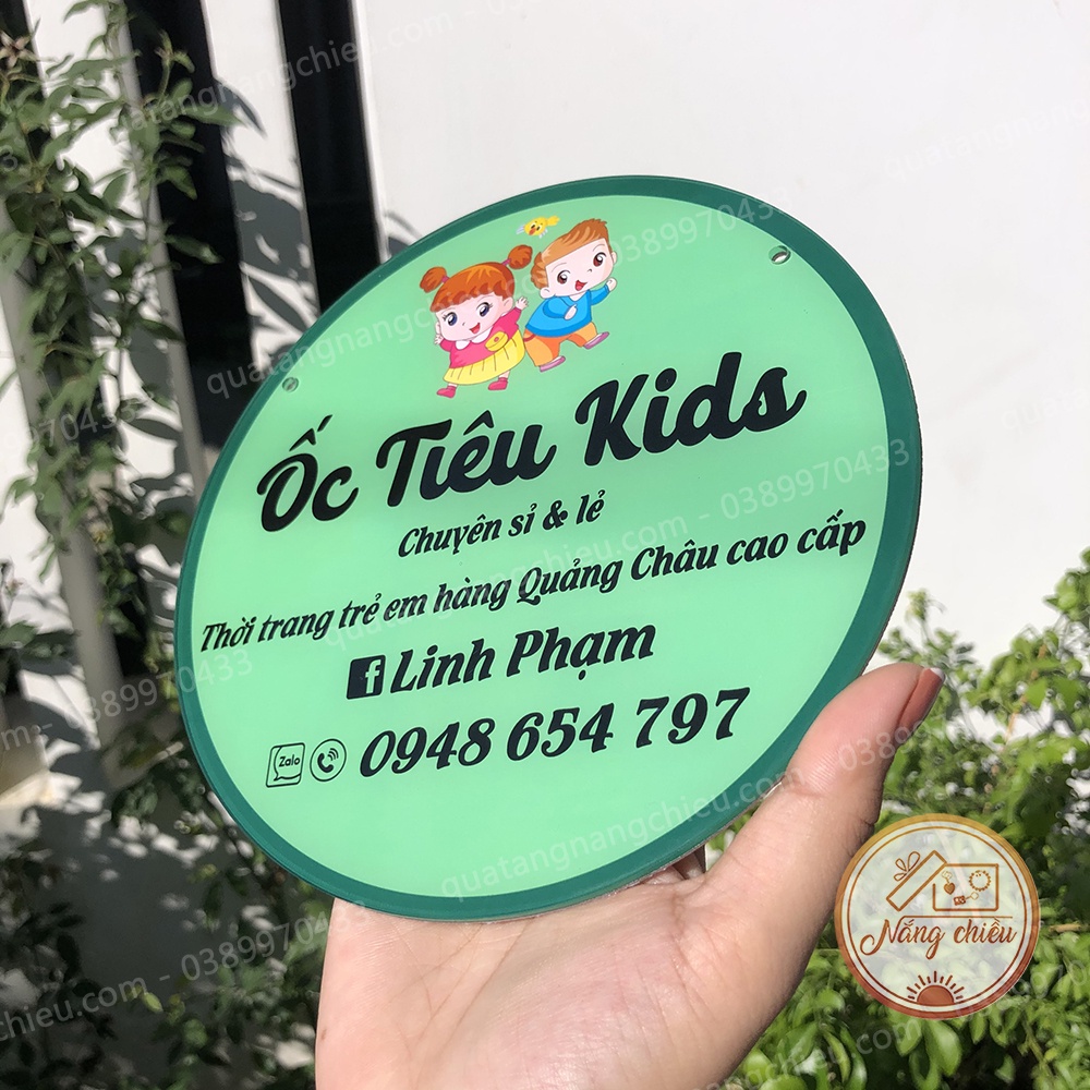 Bảng mica tròn thiết kế dành cho cửa hàng thời trang trẻ em - Thiết kế và in thông tin theo yêu cầu