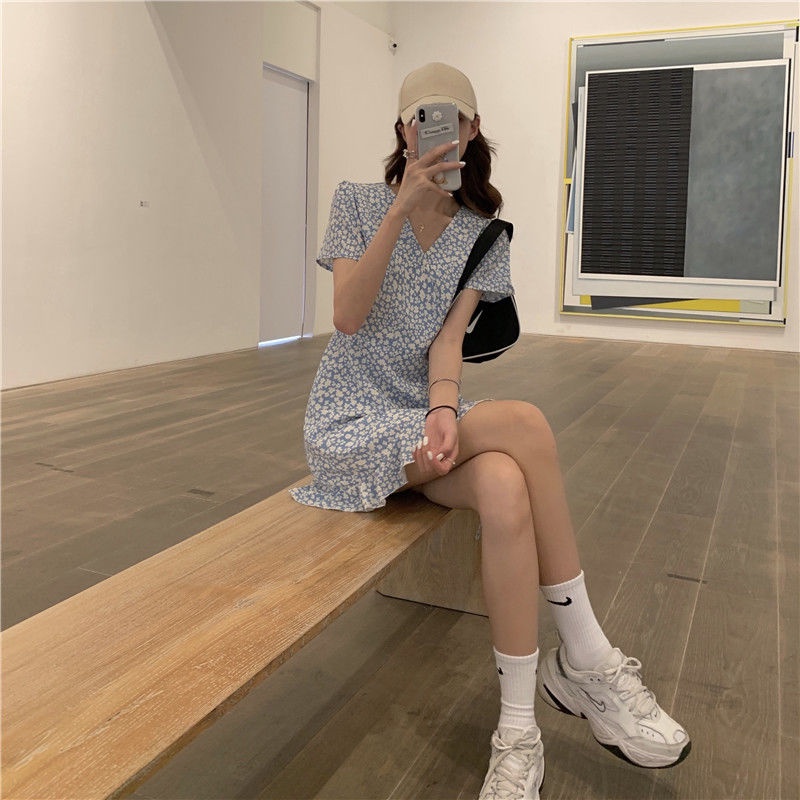 Đầm ngắn tay cổ chữ V in hoa phong cách Hàn Quốc