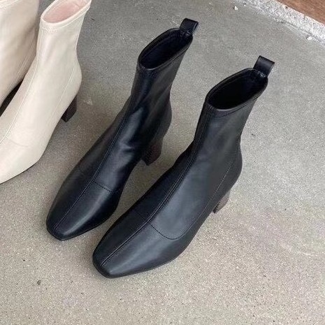 BEESHOES - GIÀY BOOT NỮ MŨI NHỌN TRƠN GÓT VUÔNG CỔ CAO - GIÀY BỐT NỮ MŨI NHỌN GÓT VUÔNG CAO 5 PHÂN SẴN MÀU ĐEN 201242