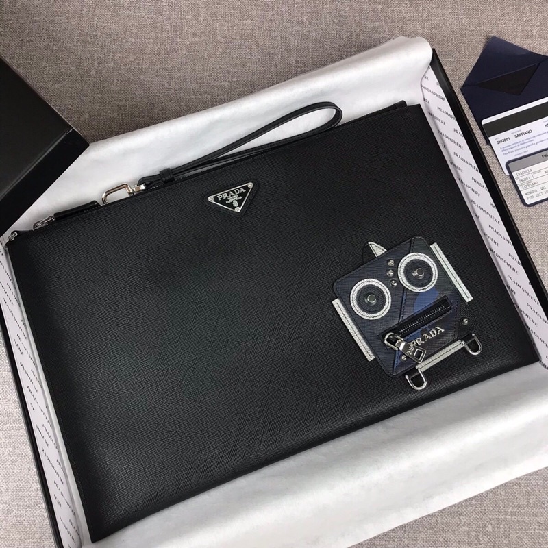ví dự tiệc nam vân da bò chéo hoạ tiết thêu trang trí logo đính mặt prada