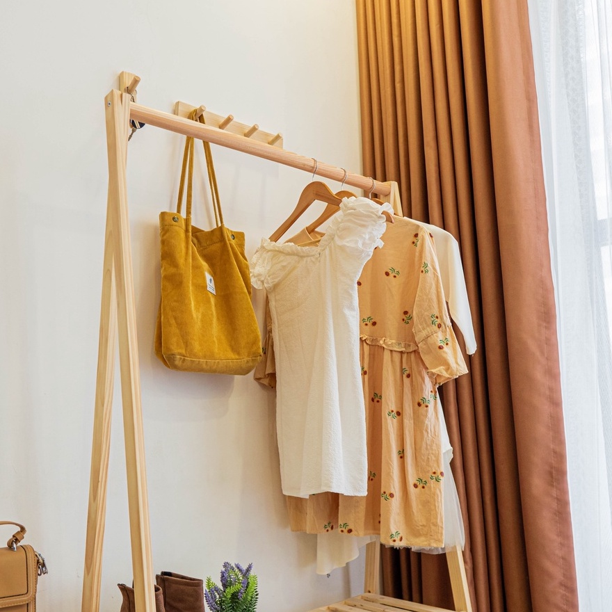 Combo kệ treo quần áo chữ A + 10 móc gỗ treo quần áo tam giác chụp hình sản phẩm cho shop chất liệu gỗ thông tự nhiên