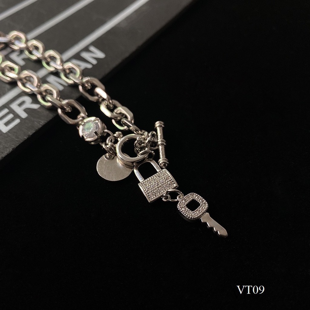 Vòng tay titan không gỉ charm chìa khóa VT09 xinh xắn Maycorner | BigBuy360 - bigbuy360.vn