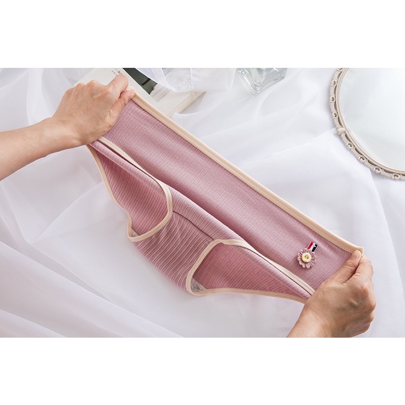  Quần Lót Nữ Cotton Gân Tăm Kháng Khuẩn Đính Huy Hiệu Dễ Thương 8020 | BigBuy360 - bigbuy360.vn