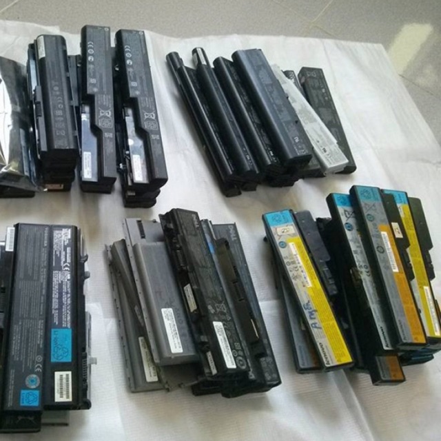 1 thanh pin laptop loại 6cell