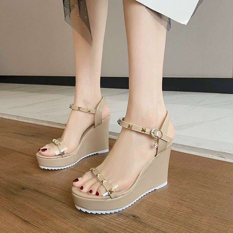 Sandal nữ đế xuồng