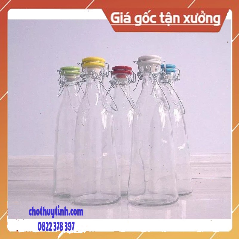 Chai Thủy Tinh Tam Giác Nắp Gài Bằng Sứ 500ml (màu đỏ)