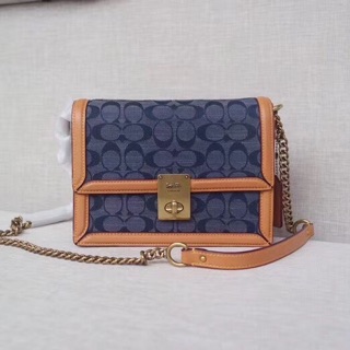 Coach hutton shoulder mẫu mới