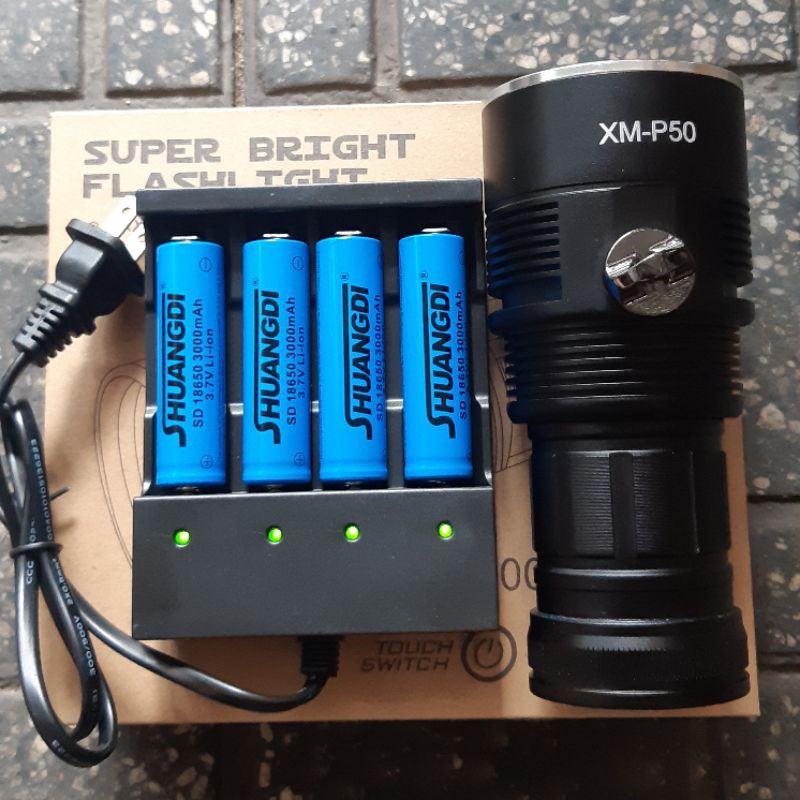 Đèn Pin Siêu Sáng 3 Bóng LED XMP-50 ULTRAFIRE Q8
