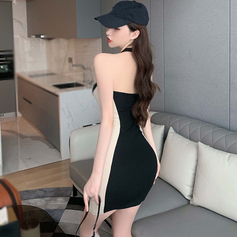 Đầm ôm cổ yếm hở lưng màu sắc tương phản phong cách Hàn Quốc thời trang cho nữ