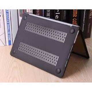 Combo ốp +phủ phím Macbook màu đen (Tặng kèm nút chống bụi và bộ chống gãy sạc)