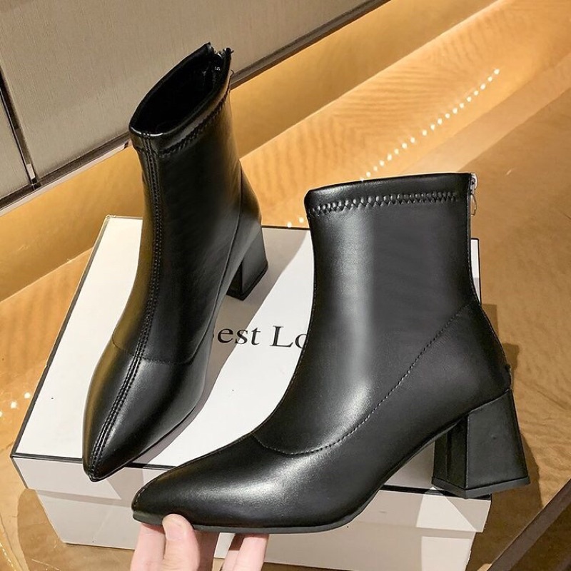 Bốt nữ lửng cổ, gót cao 6 phân mũi nhọn có khoá kéo sau gót