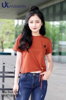 Áo thun buộc eo thêu mickey