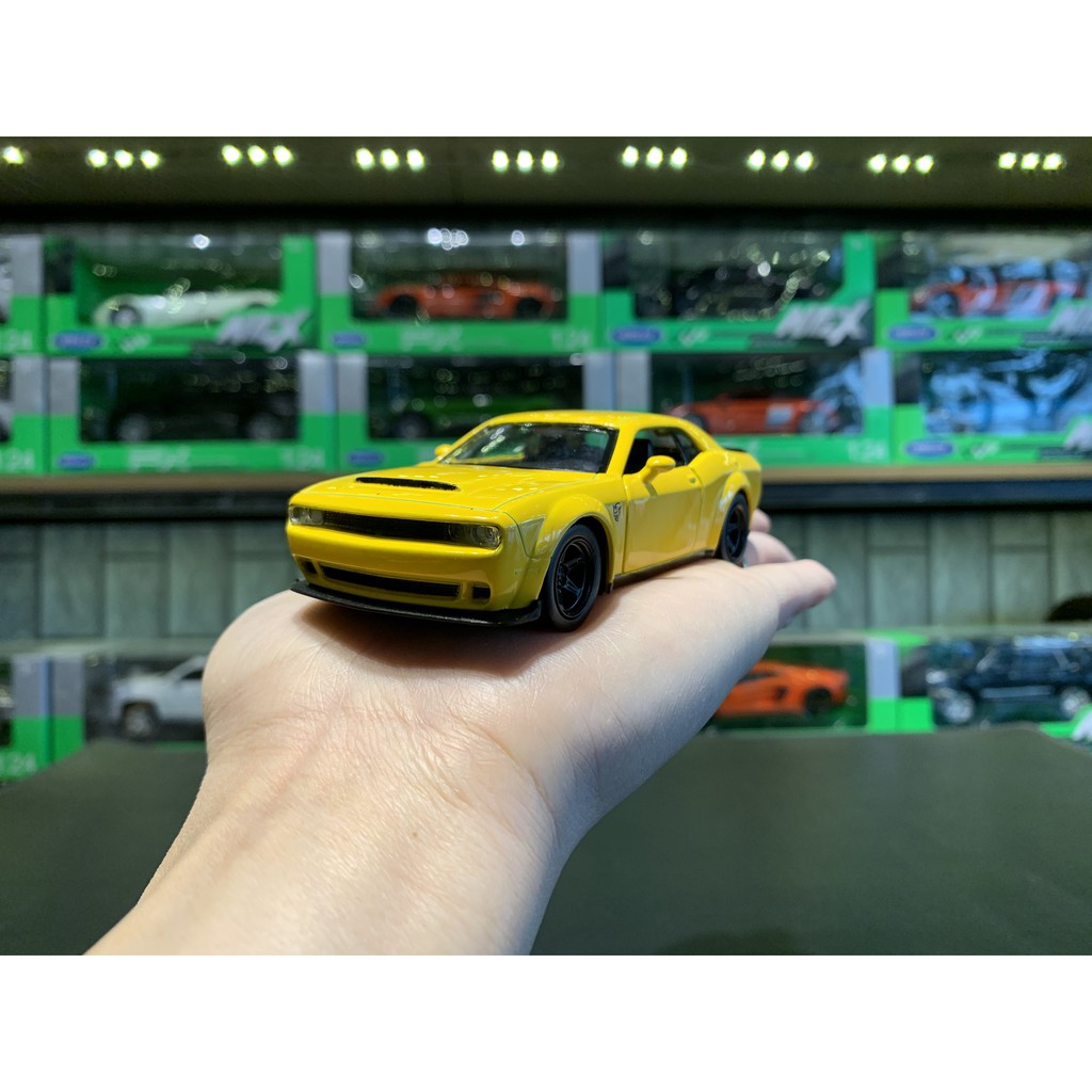 Mô hình xe Dodge Challenger SRT Demon tỉ lệ 1:36  của hãng  Scale Model (Vàng+Đỏ)