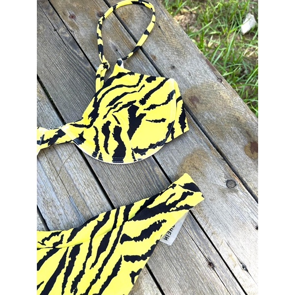 Bikini da báo vàng  , bikini hai mảnh có gọng màu tím đi biển gợi cảm nâng ngực