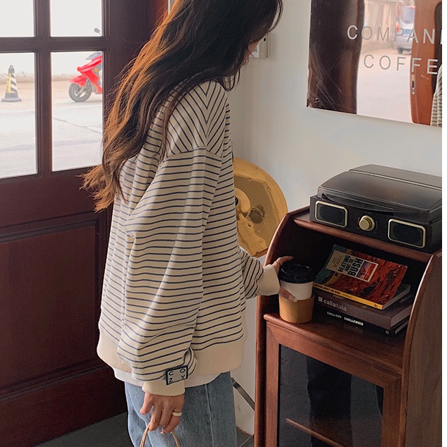 Áo Nỉ Cổ Tròn Form Rộng Họa Tiết Kẻ Sọc Thời Trang Mùa Thu