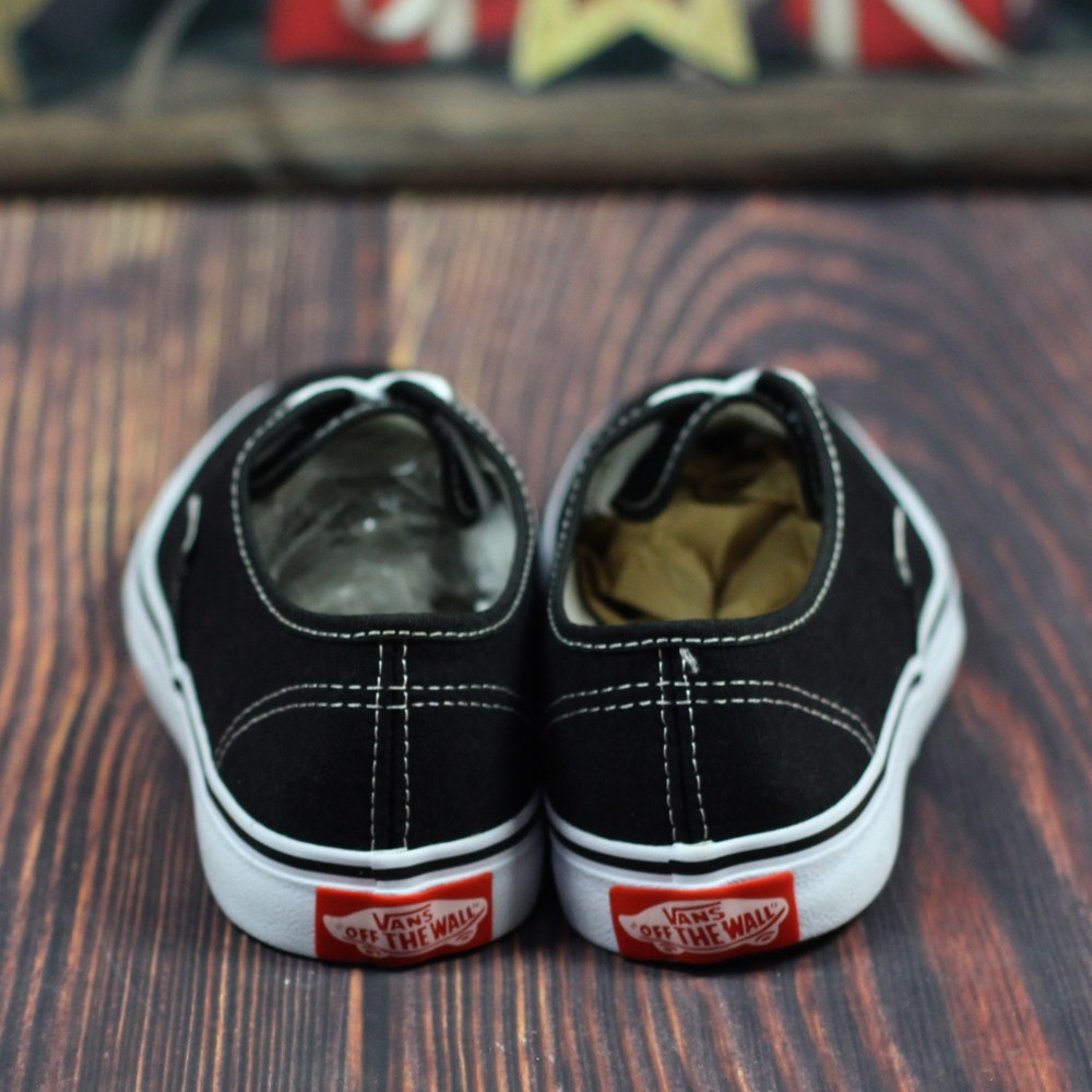 Giày Vs Cổ Thấp Classic Nữ Màu Đen