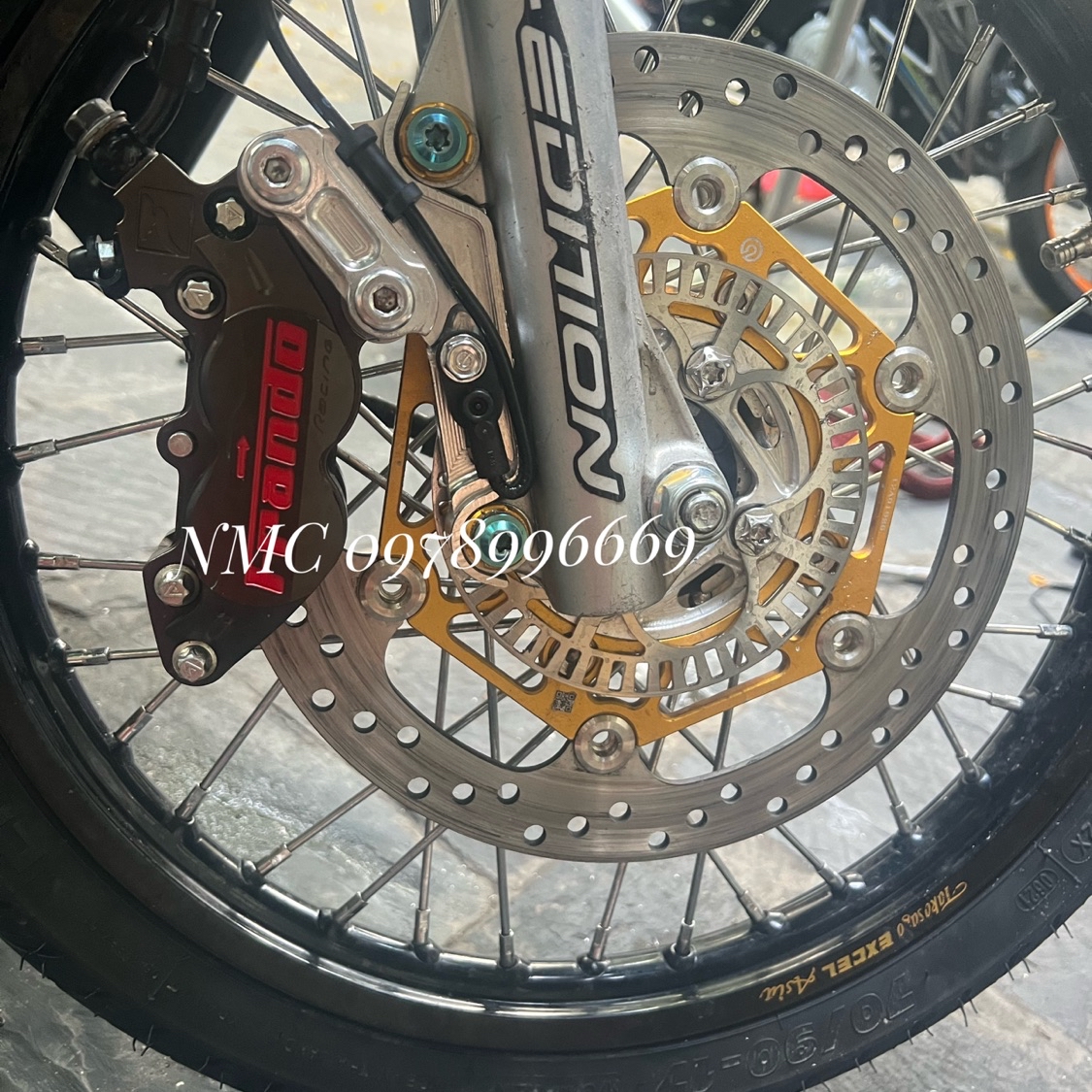 Đèn trợ sáng Nguyễn Mạnh Cường