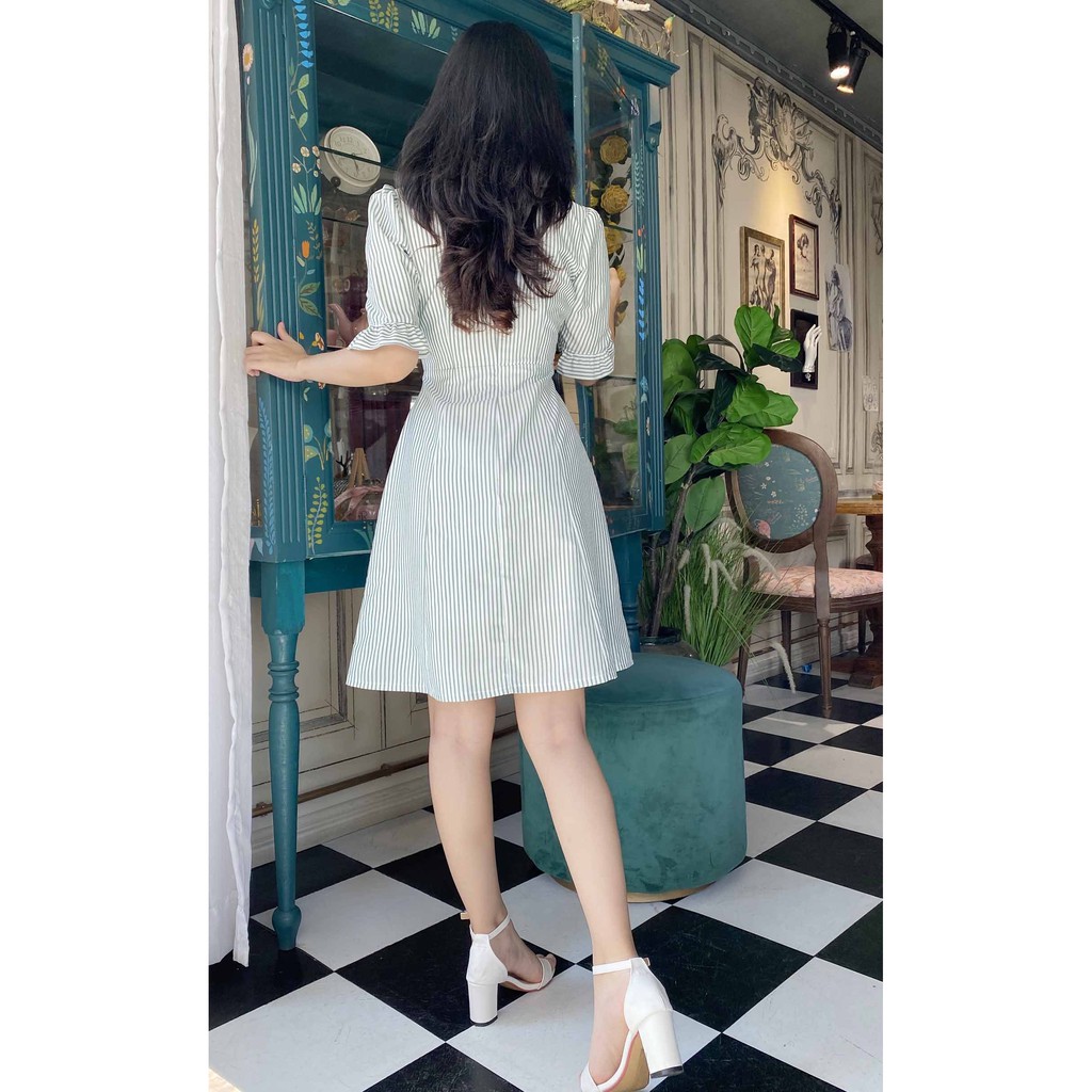 Đầm xanh công sở cho nàng lép cổ tim tôn dáng khoe eo thon và cao hơn với sọc dọc | BigBuy360 - bigbuy360.vn