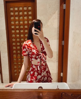 JUM HOA ĐỎ THẮT NƠ ( ẢNH SHOP CHỤP)