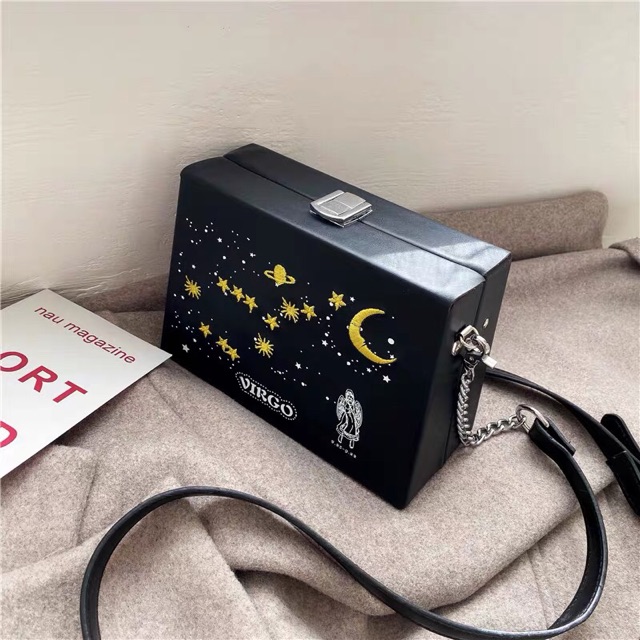 {HÀNG CÓ SẴN} TÚI XÁCH NỮ ĐEO CHÉO DÁNG HỘP HỌA TIẾT THÊU 12 CUNG HOÀNG ĐẠO | BigBuy360 - bigbuy360.vn