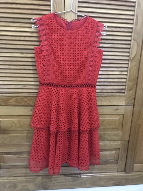 Váy đỏ diện tết